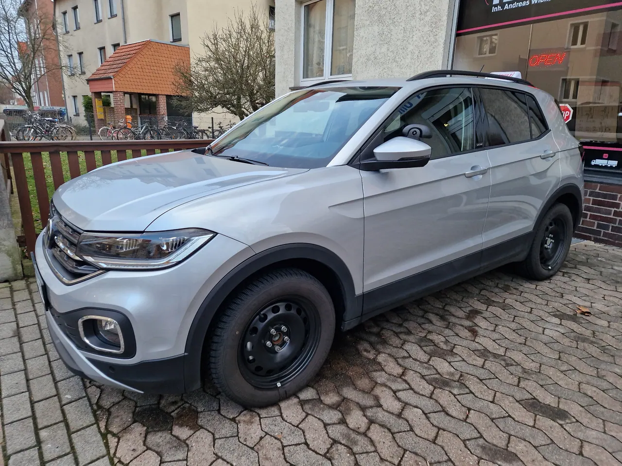 Silberner VW-Fahrschulwagen der Ferienfahrschule Ilsemann
